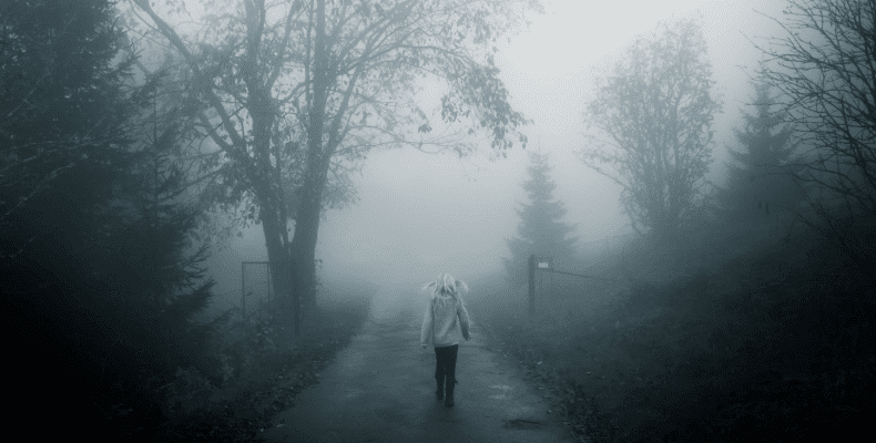 kobieta we mgle